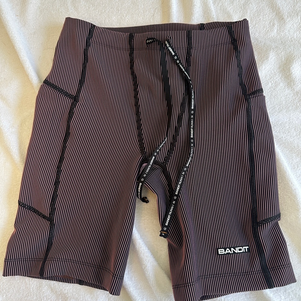 Bandit Running STRIPED CADENCE™ 7-Pocket Half Tights – Black/Mauve